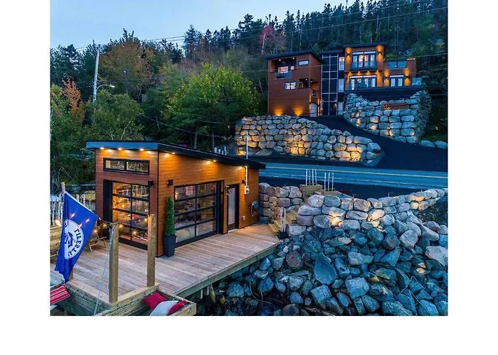 Luxury Halifax Waterfront Paradise -Pool, Hot Tub, Private Wharf, Boathouse, Backyard Oasis, Lookout