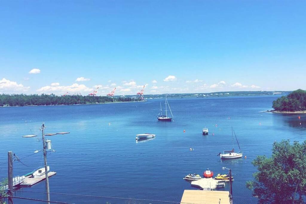 Luxury Waterfront Paradise -pool, Hot Tub, Private Wharf, Boathouse, Backyard Oasis, Lookout * Halifax