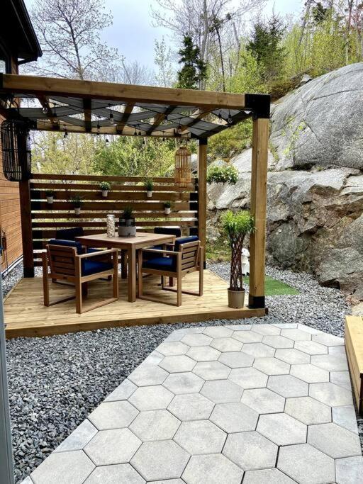 Luxury Waterfront Paradise -pool, Hot Tub, Private Wharf, Boathouse, Backyard Oasis, Lookout *